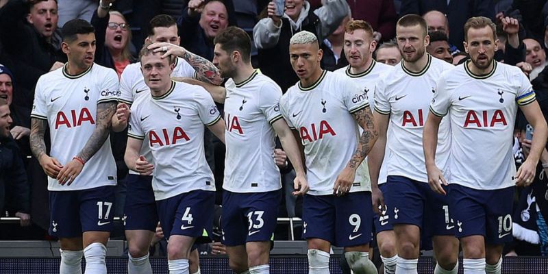 Tottenham: Khám Phá Lịch Sử Và Huyền Thoại Của CLB Nổi Tiếng 3 Cầu thủ được vinh danh là huyền thoại tại The Lilywhites