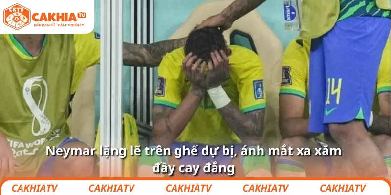 Neymar bị Ancelotti “làm ngơ” trong kế hoạch Brazil mới 1 Neymar lặng lẽ trên ghế dự bị, ánh mắt xa xăm đầy cay đắng